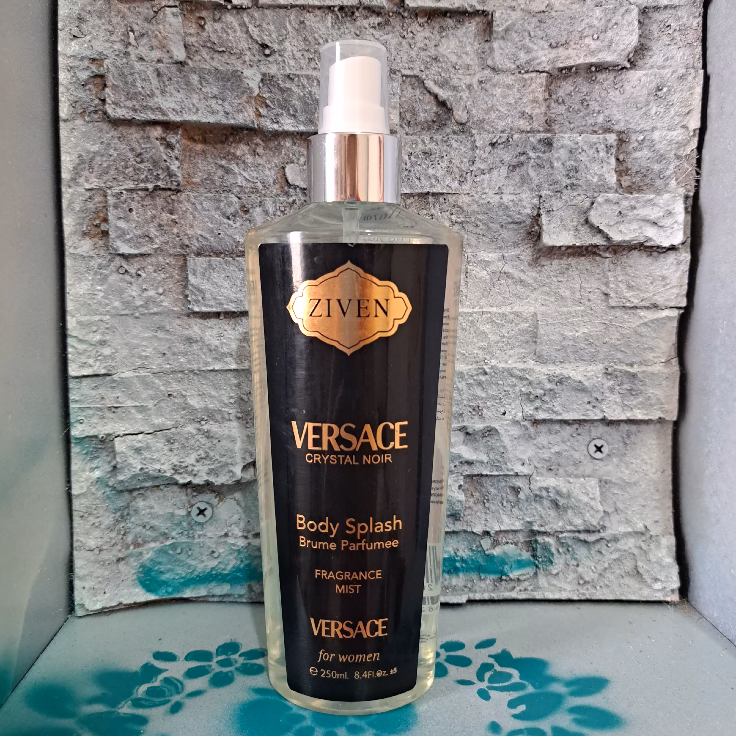 بادی اسپلش زیون  ورساچه کرستال نویر  ziven  vesace crystal noir body splash ماندگاری چند روزه. بسیار خوشبو فاقد بوی الکل