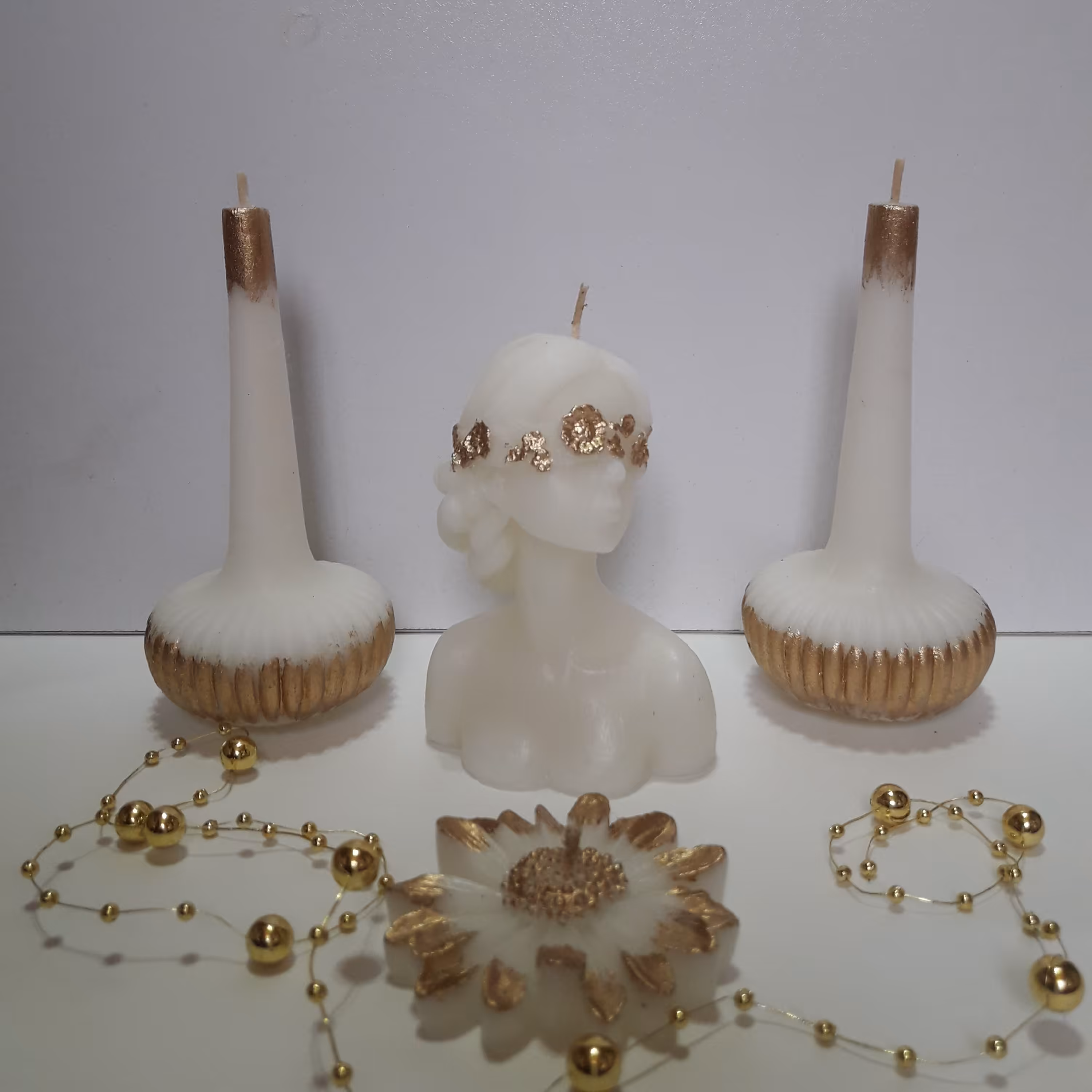 شمع های تزئینی و معطر  قابل استفاده و در رنگبندی های متنوع و زیبا با توجه به سلیقه شما دوستان