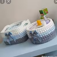 ست دو تیکه سبد سیسمونی تریکو پسرانه و نظم دهنده اتاق کودک آبی رنگ مدل گندمی