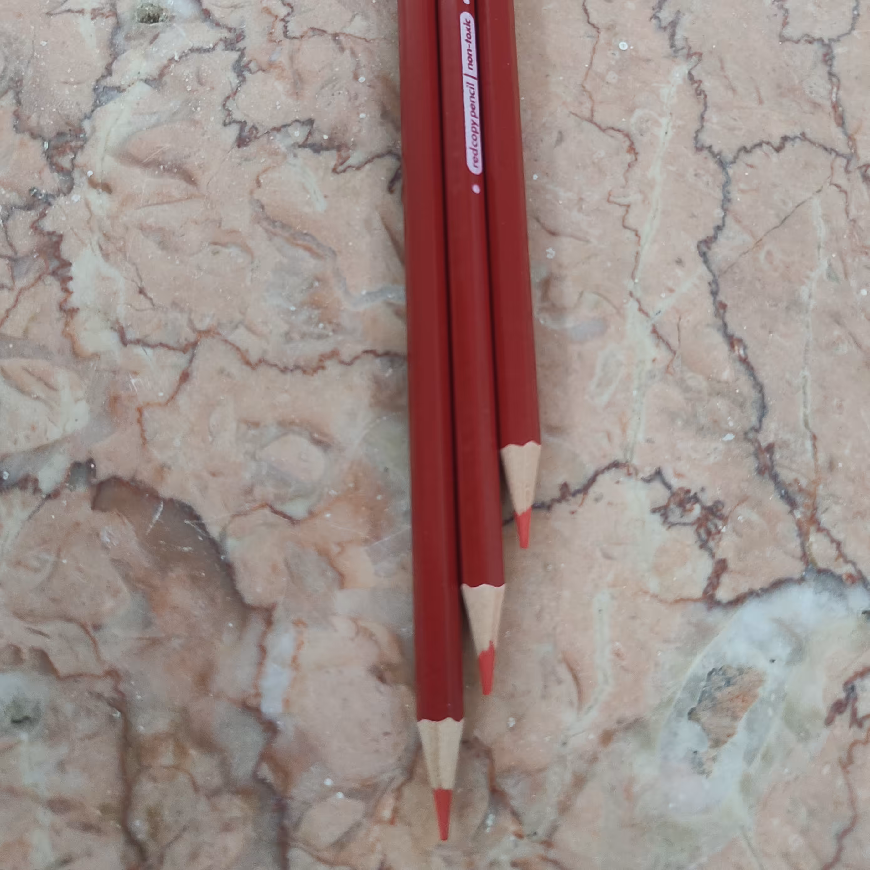 مداد قرمز کیفیت عالی برند آریا 