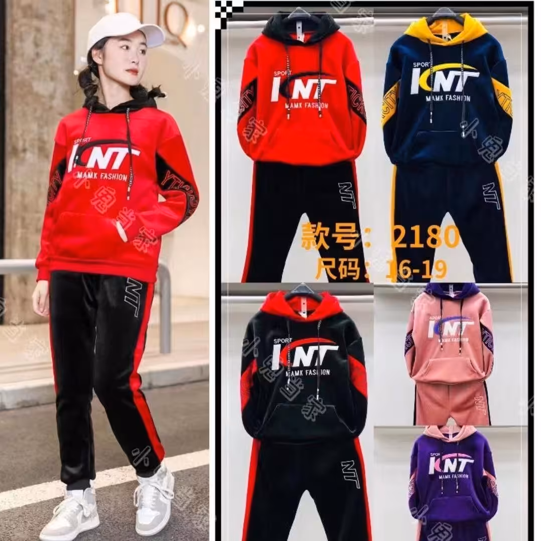 هودی شلوار مخمل وارداتی، کیفیت عالی، چاپ بدون ریزش ، نرم و لطیف. مناسب 3 تا 10 سال، اسپورت هم دخترونه هم پسرونه 