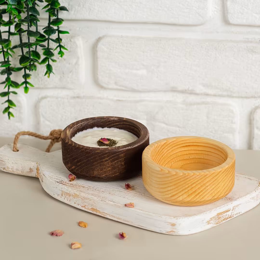 کاسه چوبی ماست و ترشی