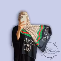 شال جذاب و با کیفیت کرم مشکی سبز و قرمز برند گوچی نخی چاپ دیجیتال