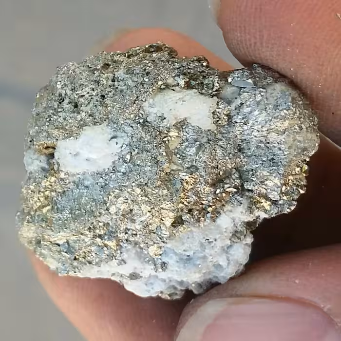 سنگ راف پیریت طلایی حبه شده ملقب به سنگ طلا  100 در 100 طبیعی شاهکار خلقت
بی نظیر
کد11854