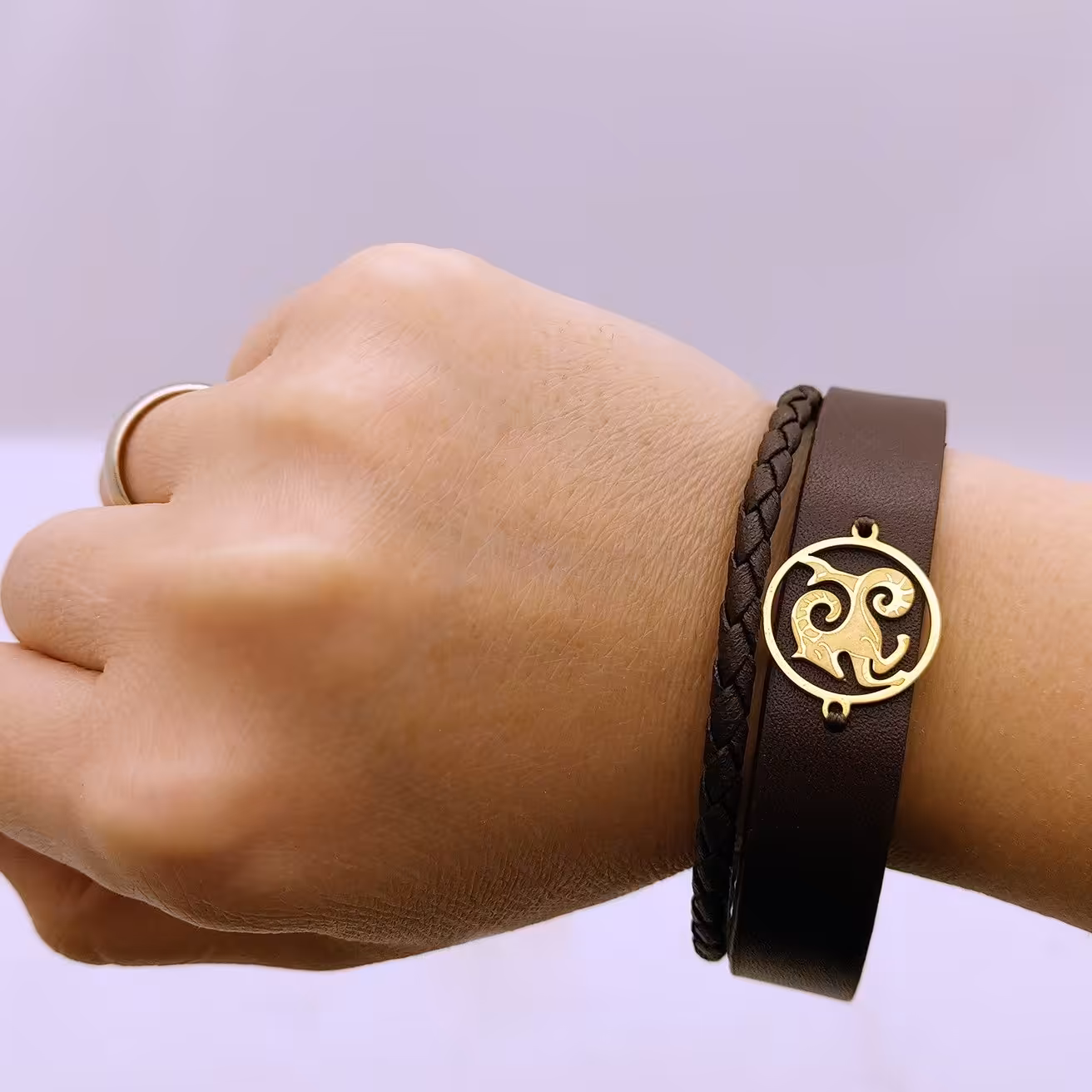 دستبند چرمی ماه دی