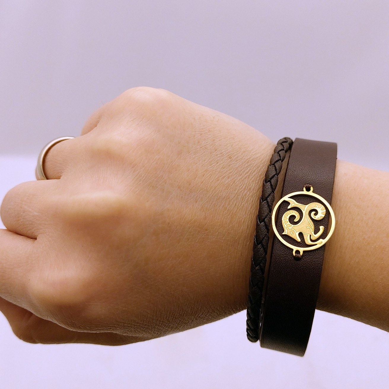 دستبند چرمی ماه دی