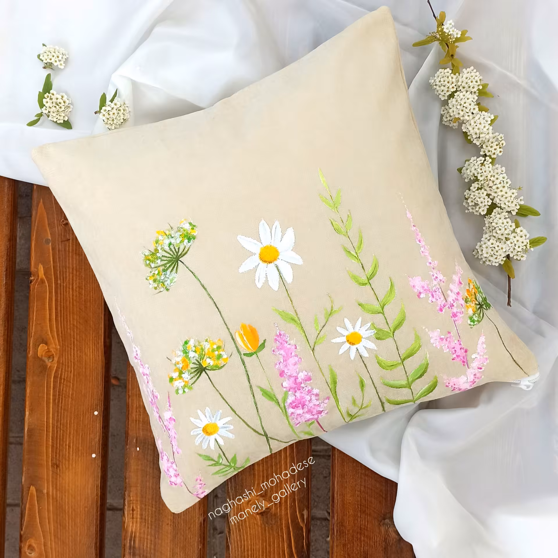 کوسن خاص با نقاشی بابونه 