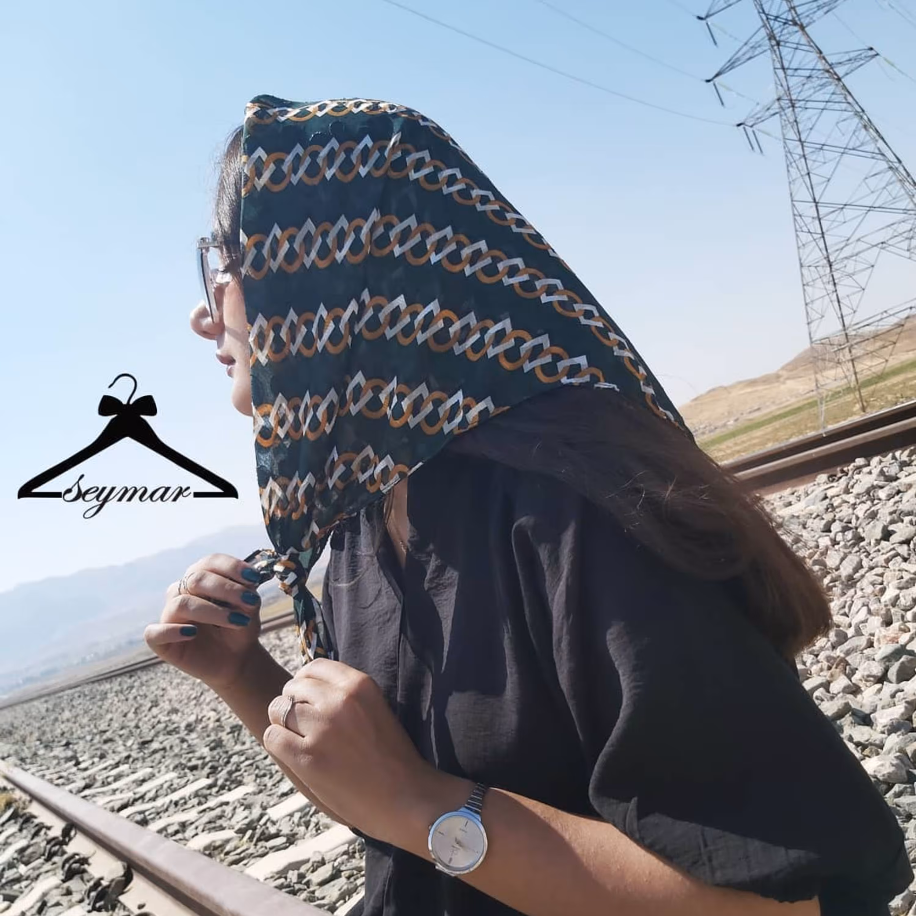 بی بی اسکارف دارای سایز 70 در 70 ، کیفیت عالی