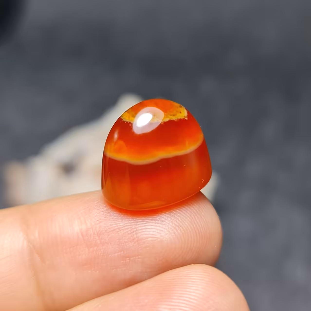  نگین زیبای سنگ عقیق سرخ سه پوست خوش رنگ معدنی اصل خراسانی
کد 28623
