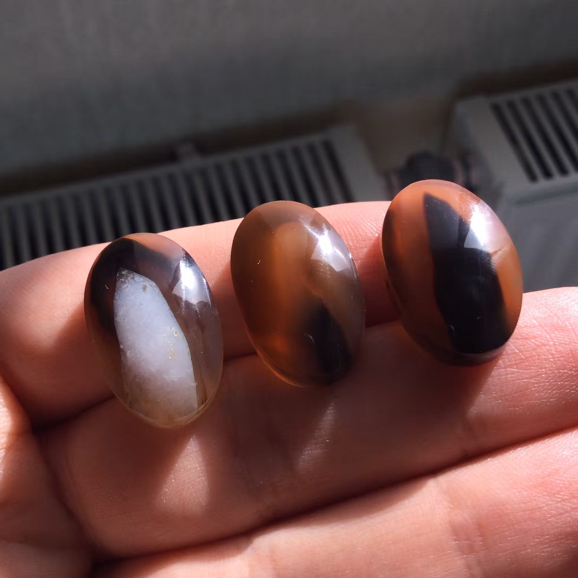 عقیق های جزع دو رنگ طبیعی 