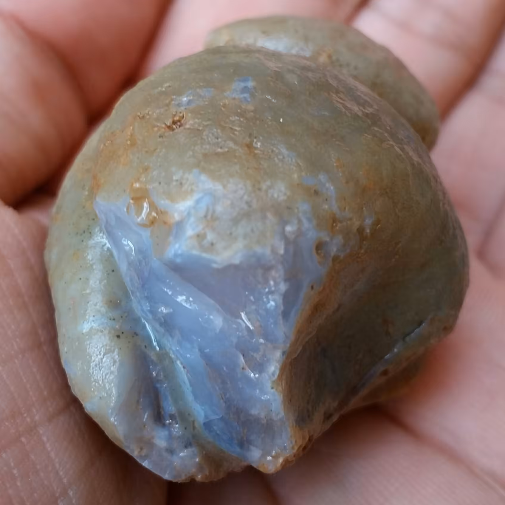 سنگ راف خام عقیق توپی برش نخورده 100 در 100 طبیعی خوش رنگ سرشار از خواص شاهکار خلقت
با قابلیت ساخت چند نگین محشر
