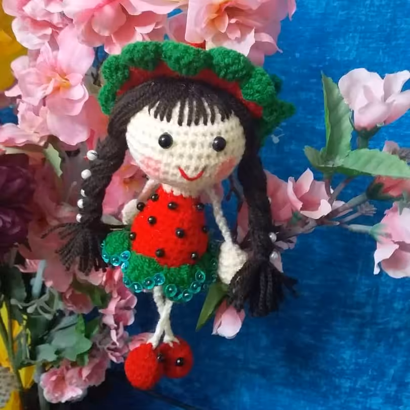 عروسک بافتنی دختر یلدایی