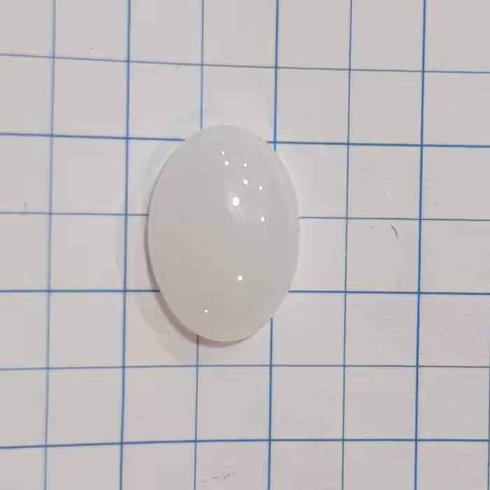 نگین عقیق سفید معدنی معروف به عقیق حلیبی