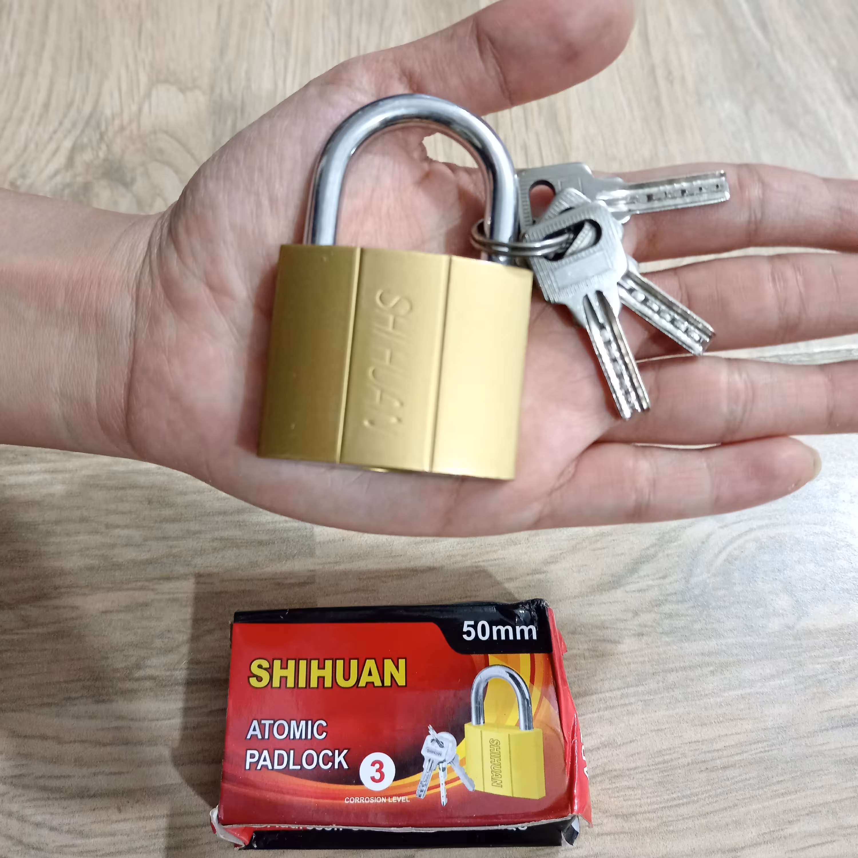 قفل آویز سایز  50 برند زوشی کلید ناودانی 