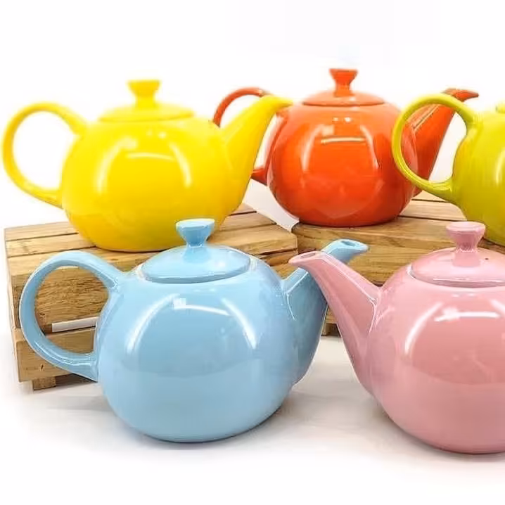 قوری رنگی مقصود در رنگ های زرد قرمز آبی آسمانی طلایی صورتی 