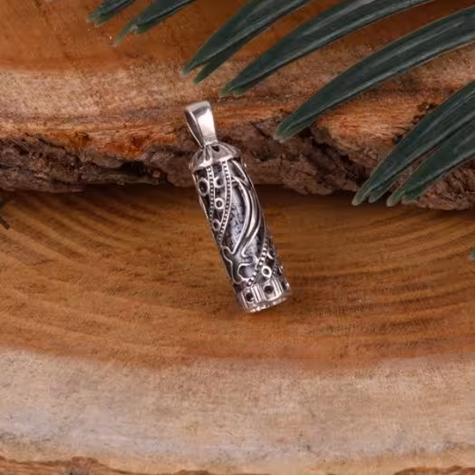 مدال نقره طرح شمشیری برای جای حرز