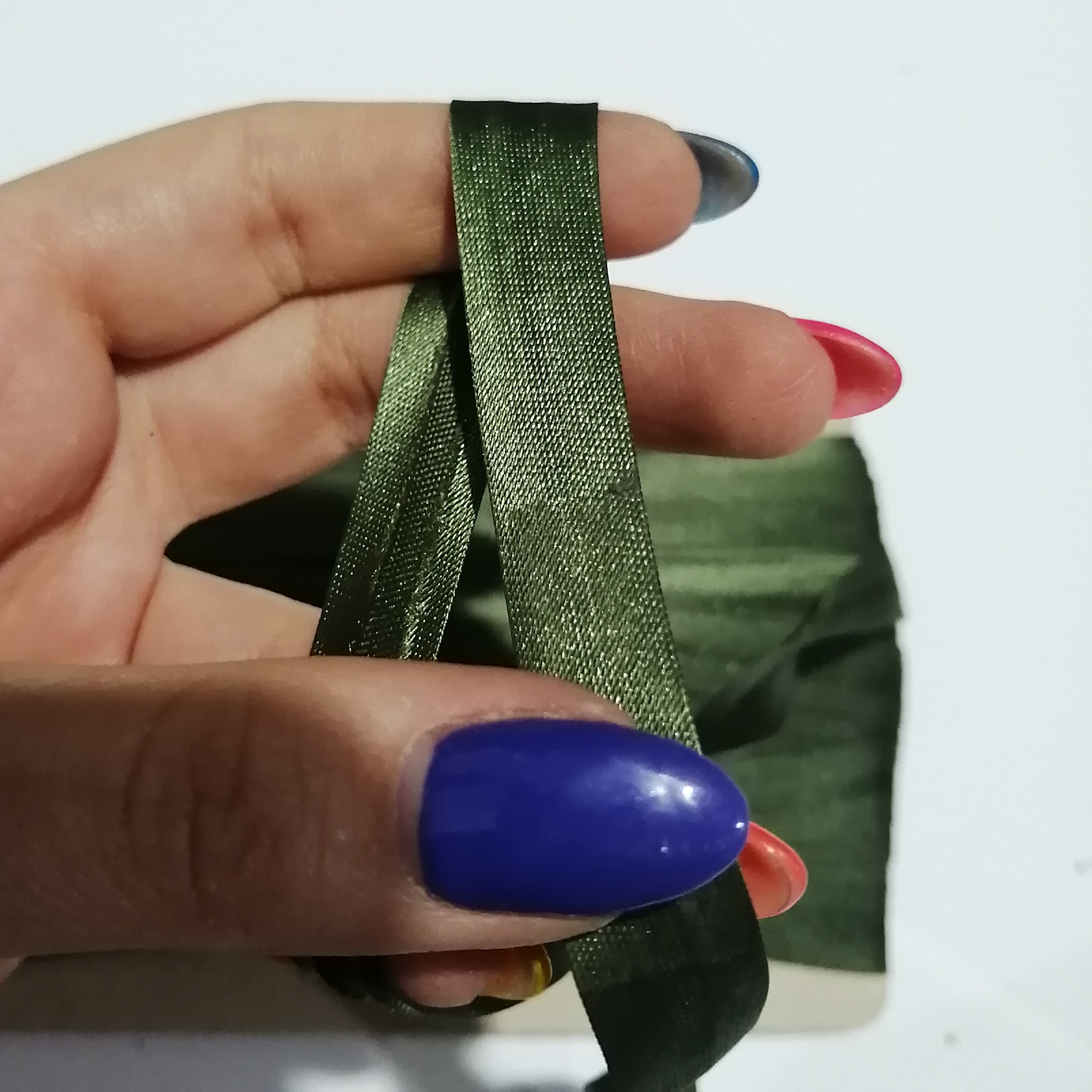 نوار  اریب سبز عرض یک سانت و 3 میلی یک متر