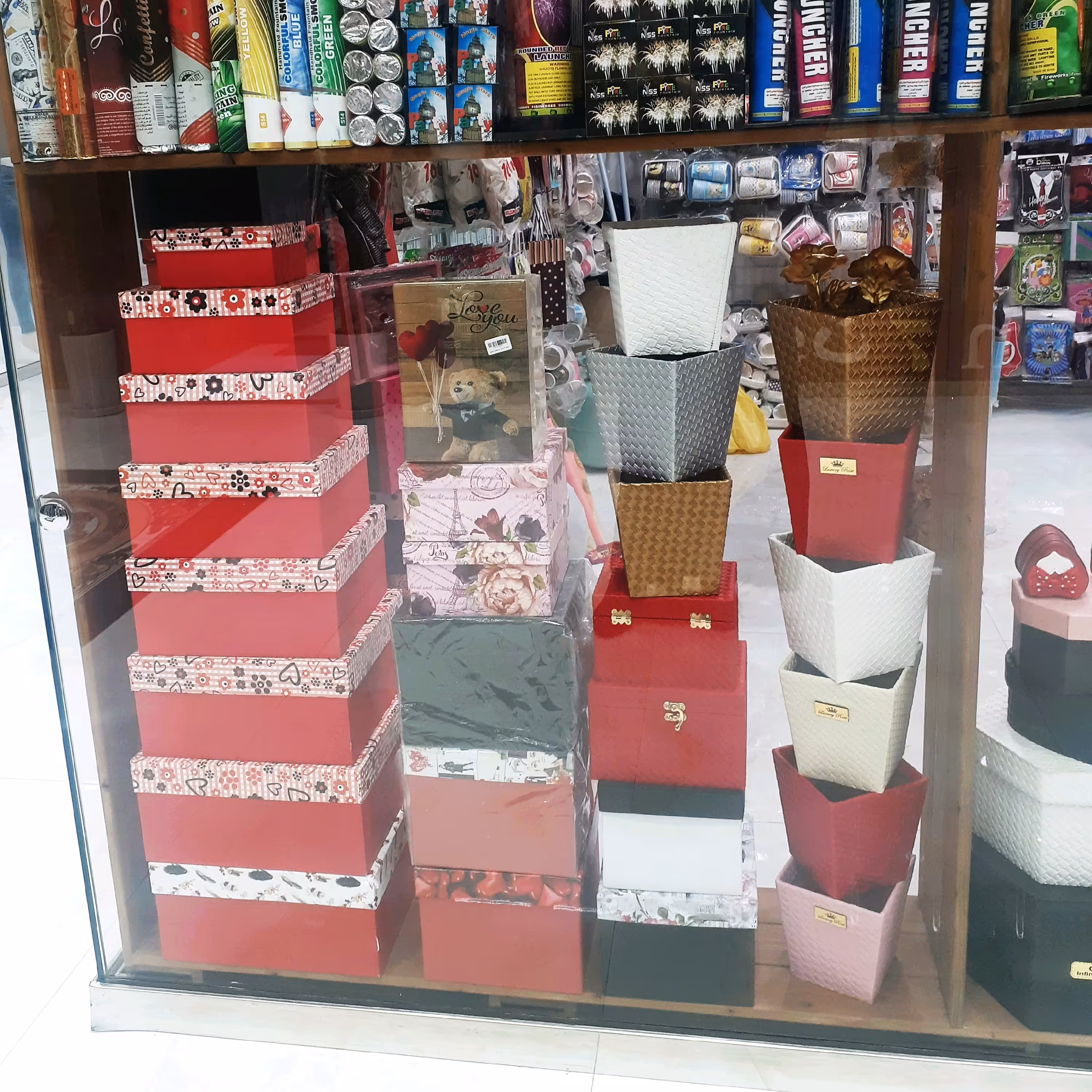 انواع جعبه کادو معمولی و چوبی و طلاکوب