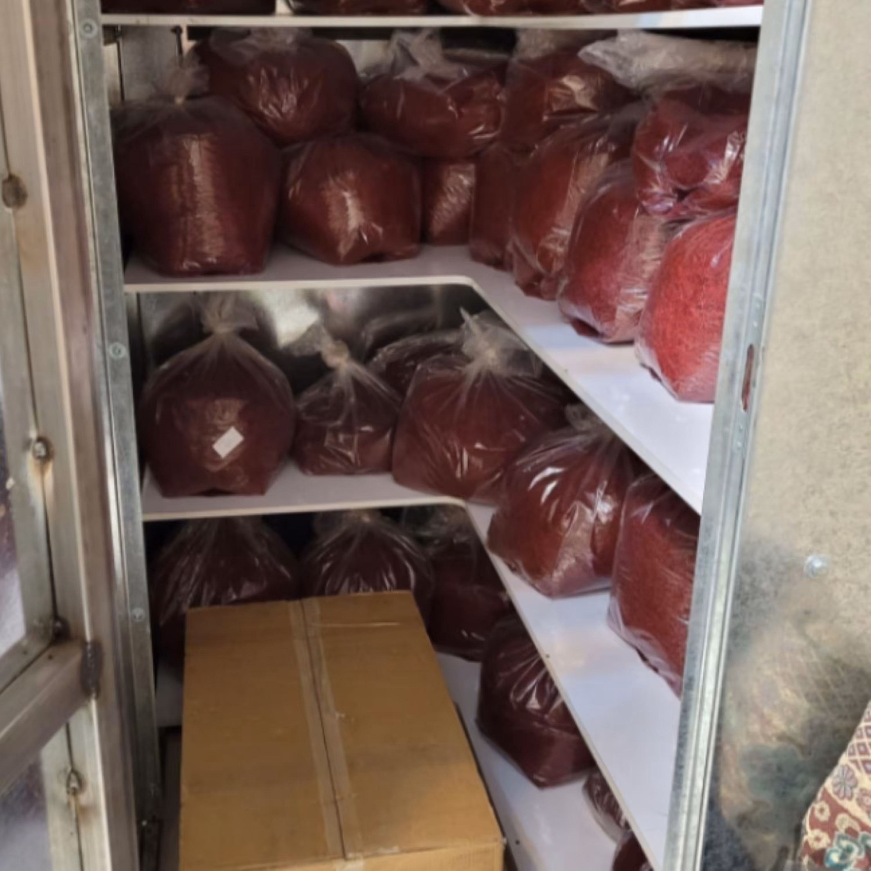 زعفران کیلویی  فروش به صورت عمده  با قیمت پایین نسبت به کیفیت 