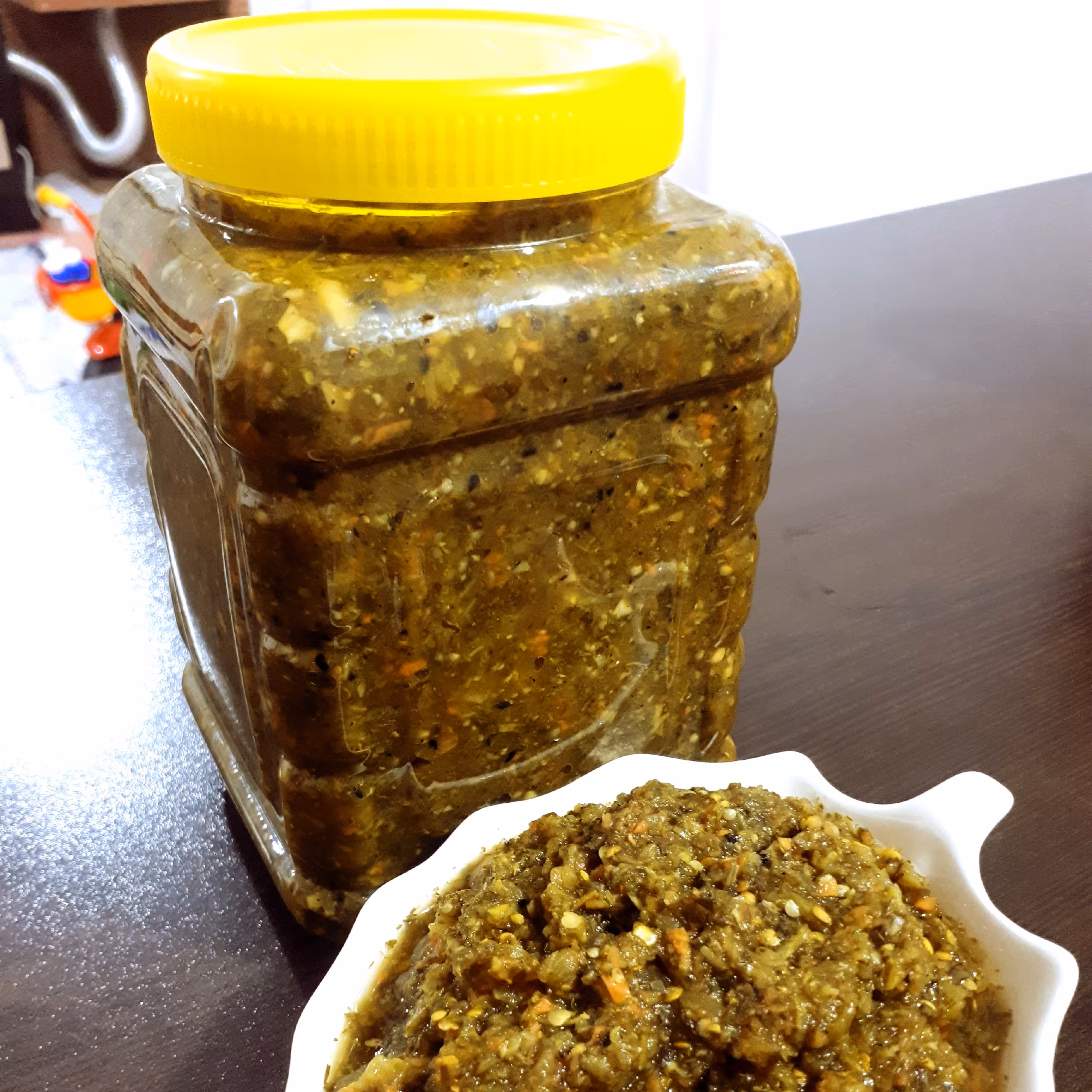 ترشی نازخاتون در بسته بندی یک کیلو و دویست