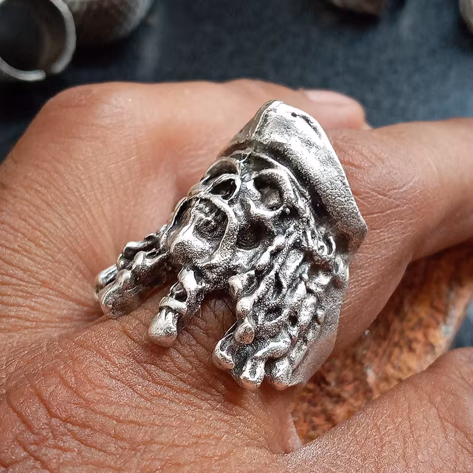 انگشتر ورشو طرح جمجمه ریش قرمز با روکش نقره