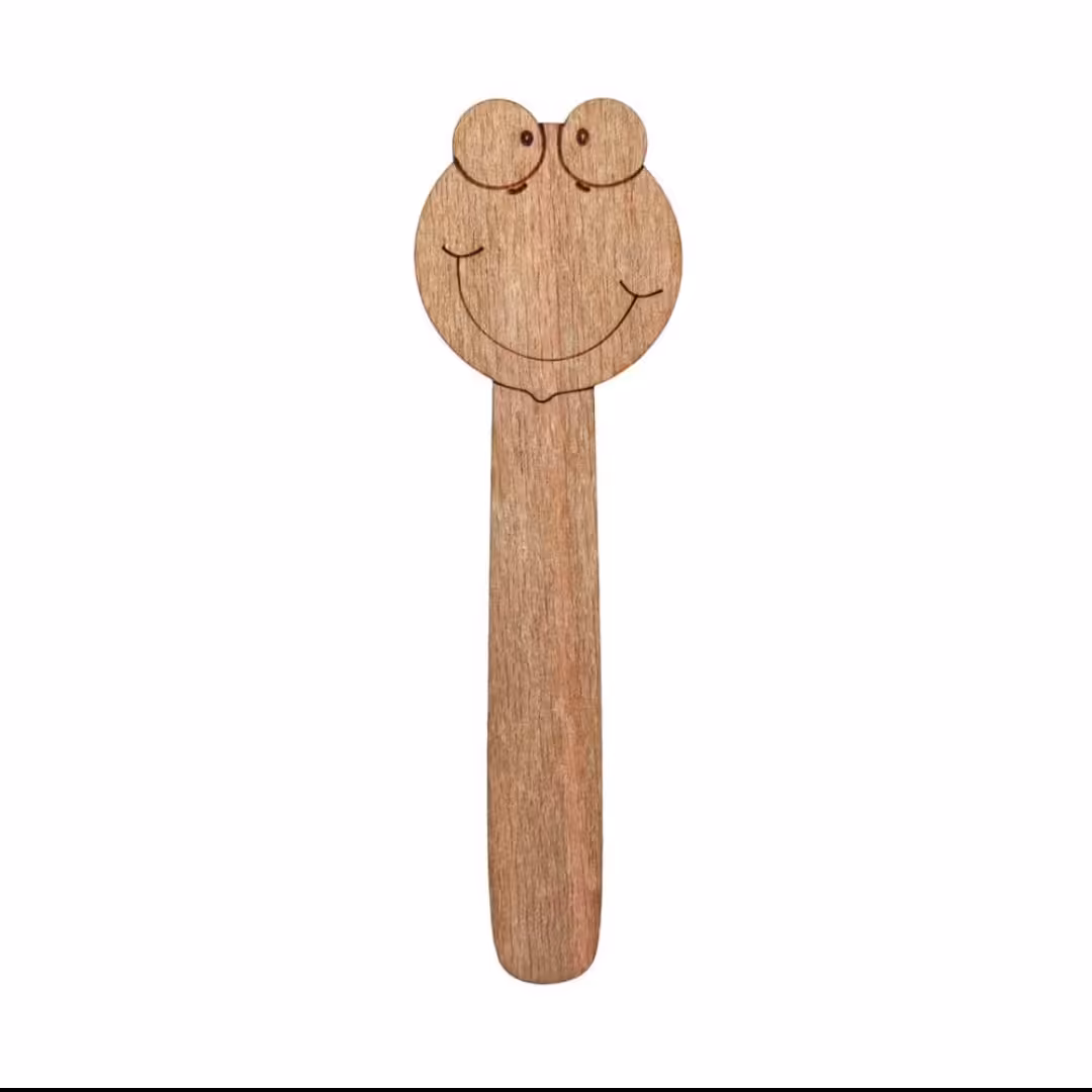 نشانک چوبی ساده طرح قورباغه بزرگ.                    هزینه پستی به صورت پس کرایه درب منزل دریافت می شود