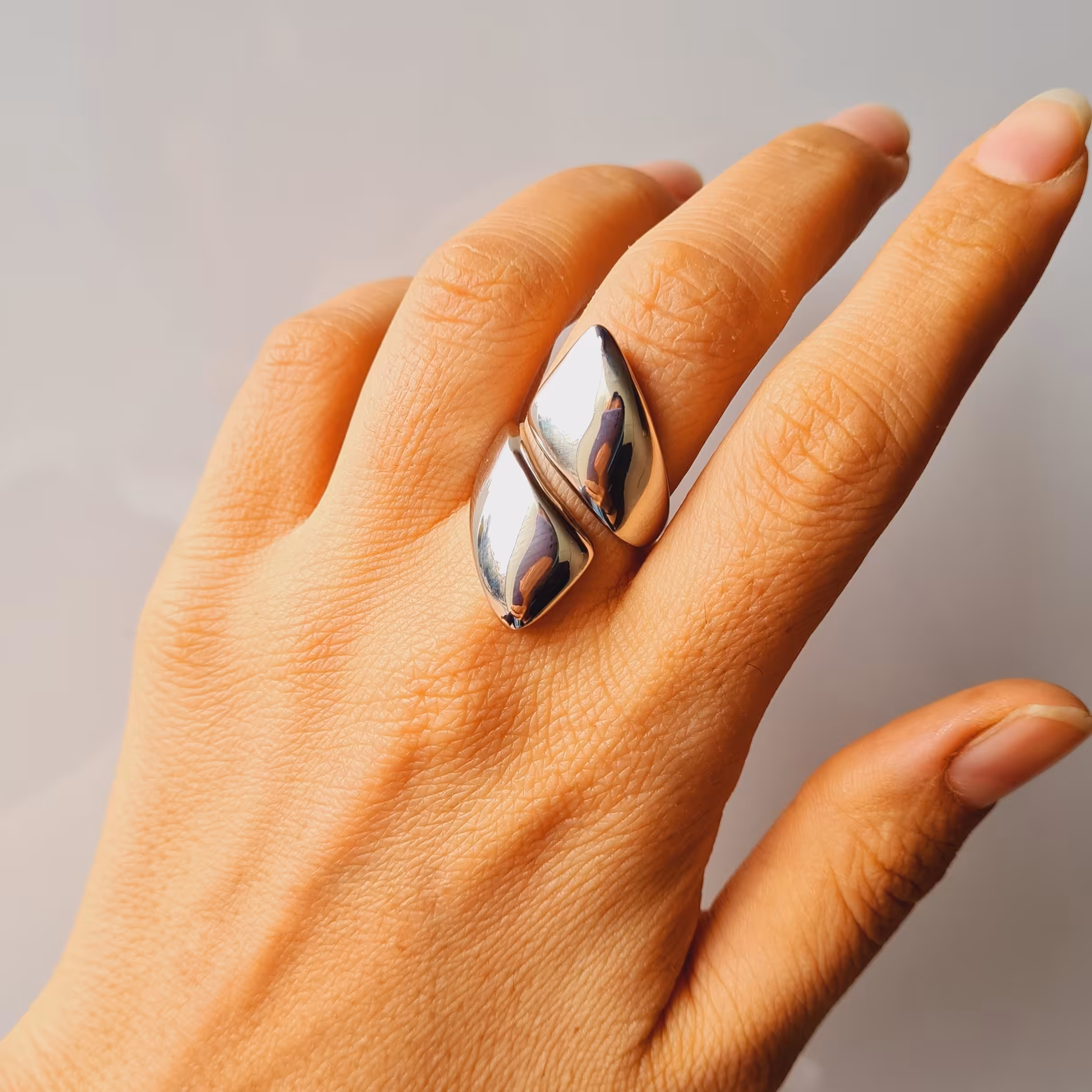 انگشتر مدل دفورمه برنج ابکاری شده با ثبات رنگ بالا 