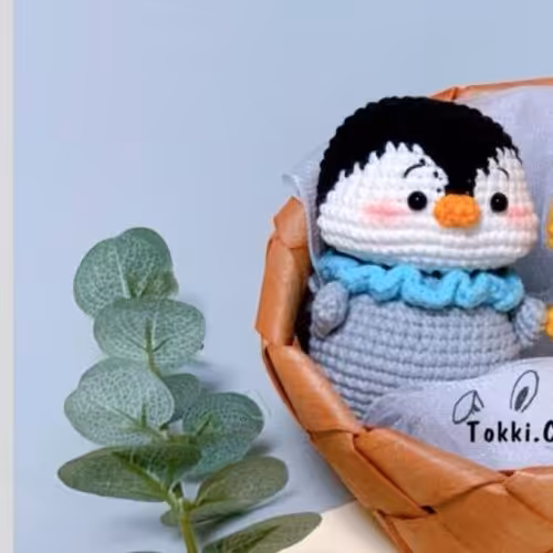 عروسک دستبافت پنگوئن بامزه با سایز تقریبی 12 سانت و قابل سفارش در رنگبندی دلخواه شما 