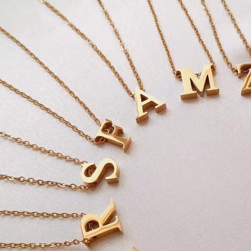 گردنبند حروف Fسه بعدی در دو رنگ طلایی و نقره ای 