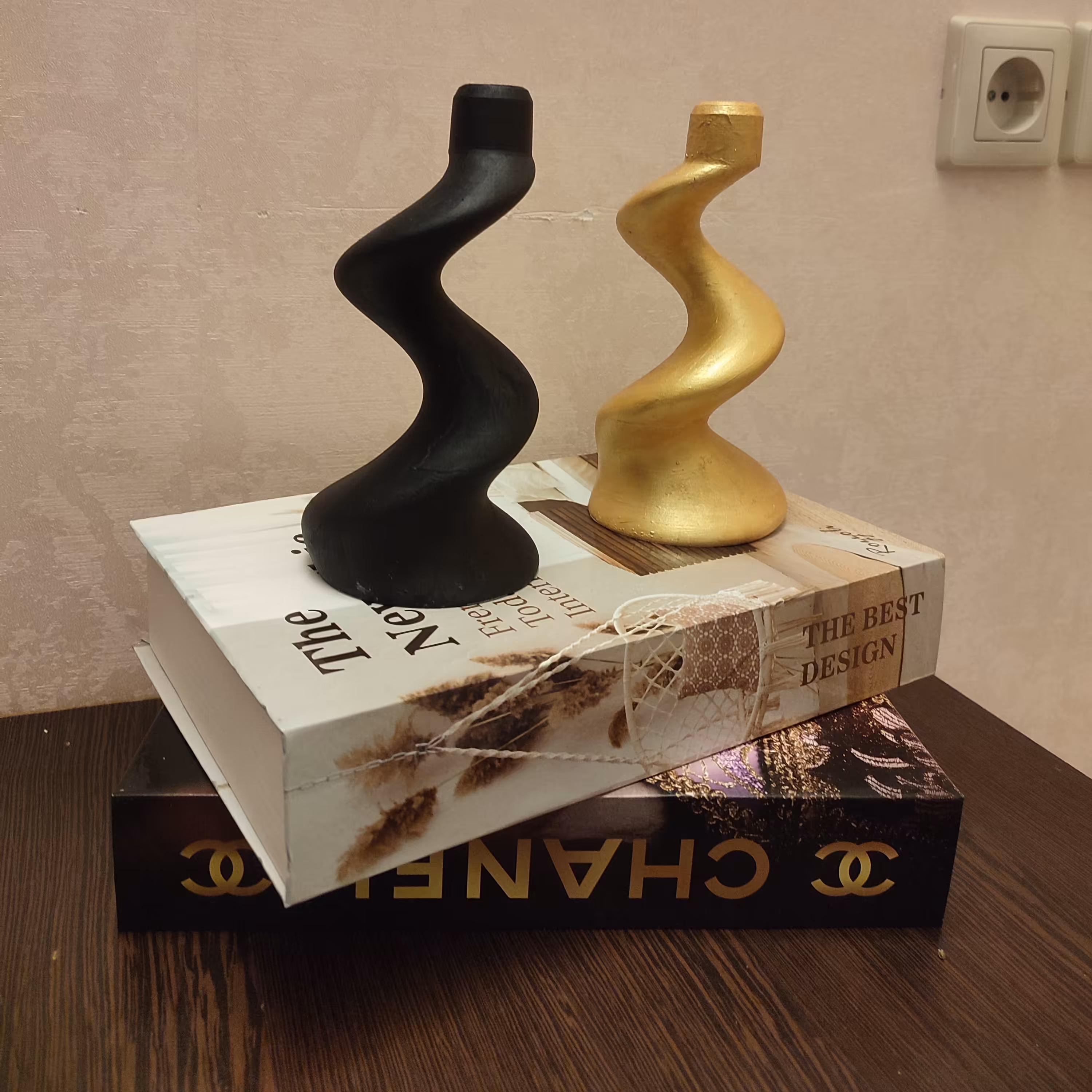 جا شمعی د فرمه مدرن دکوراتیو قابل اجرا در رنگ های سفید،طلایی،مشکی و کرم بژ ..توضیحات مشاهده شود 