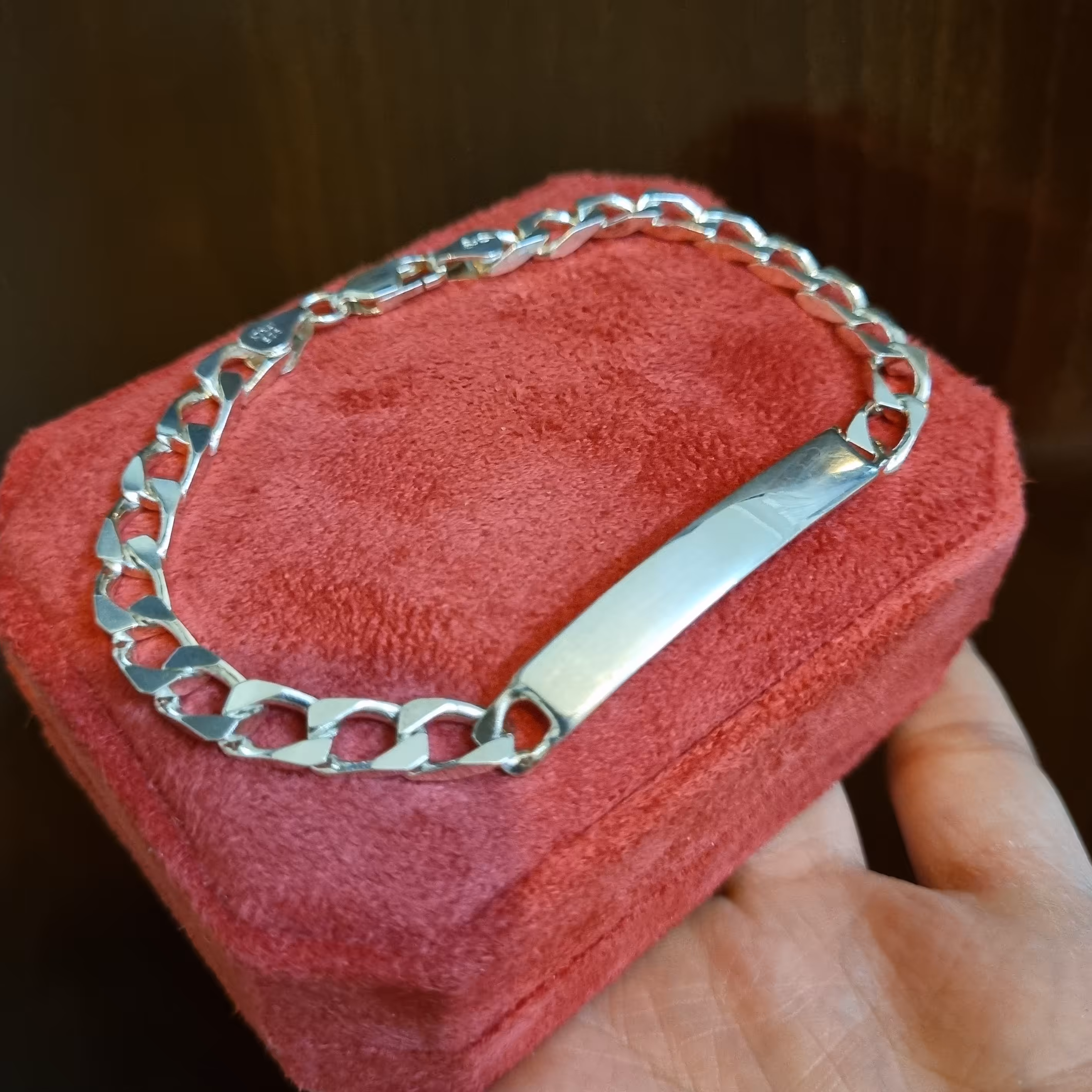 دستبند نقره کارتیر طرح چهار پر پلاک دار  ایتالیا 6و نیم میل با کیفیت فوق العاده و آبکاری طلاسفید طول21.5میل