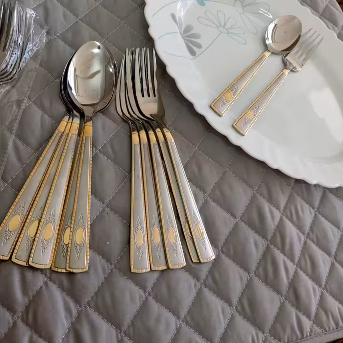 قاشق و چنگال طلایی 12 عددی مارک یونیک لایف 