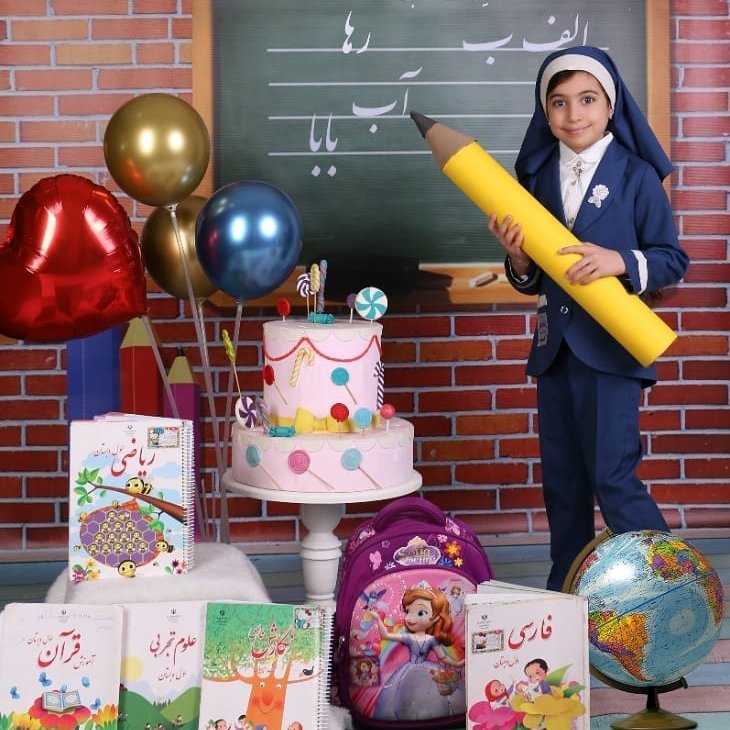 تم جشن الفبامناسب جایگزین کردن عکس فرزندشما