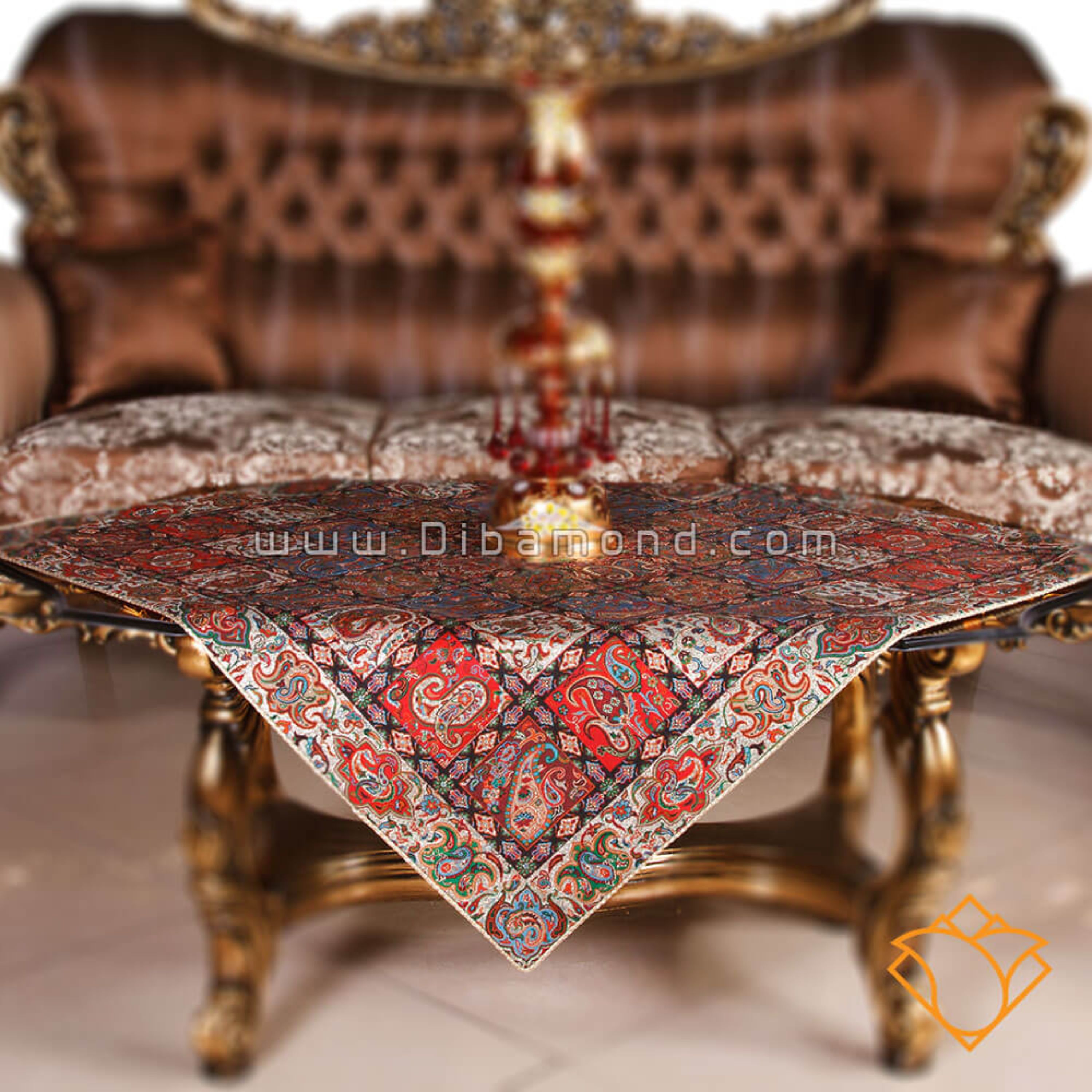 رومیزی مربع ترمه طرح امپراطور قرمز مدل 1005