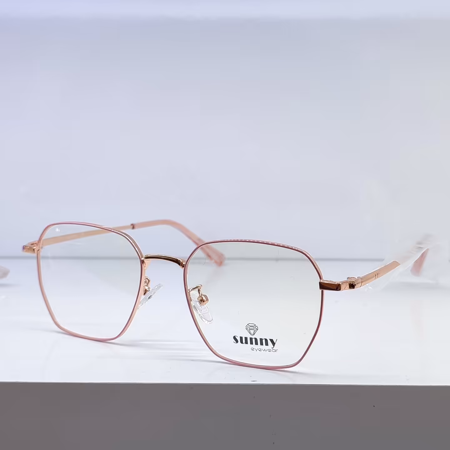 عینک بلو کنترل  طبی مناسب خانم و آقا- کاربرد تعویض عدسی و استفاده برای کامپیوتر و موبایل 