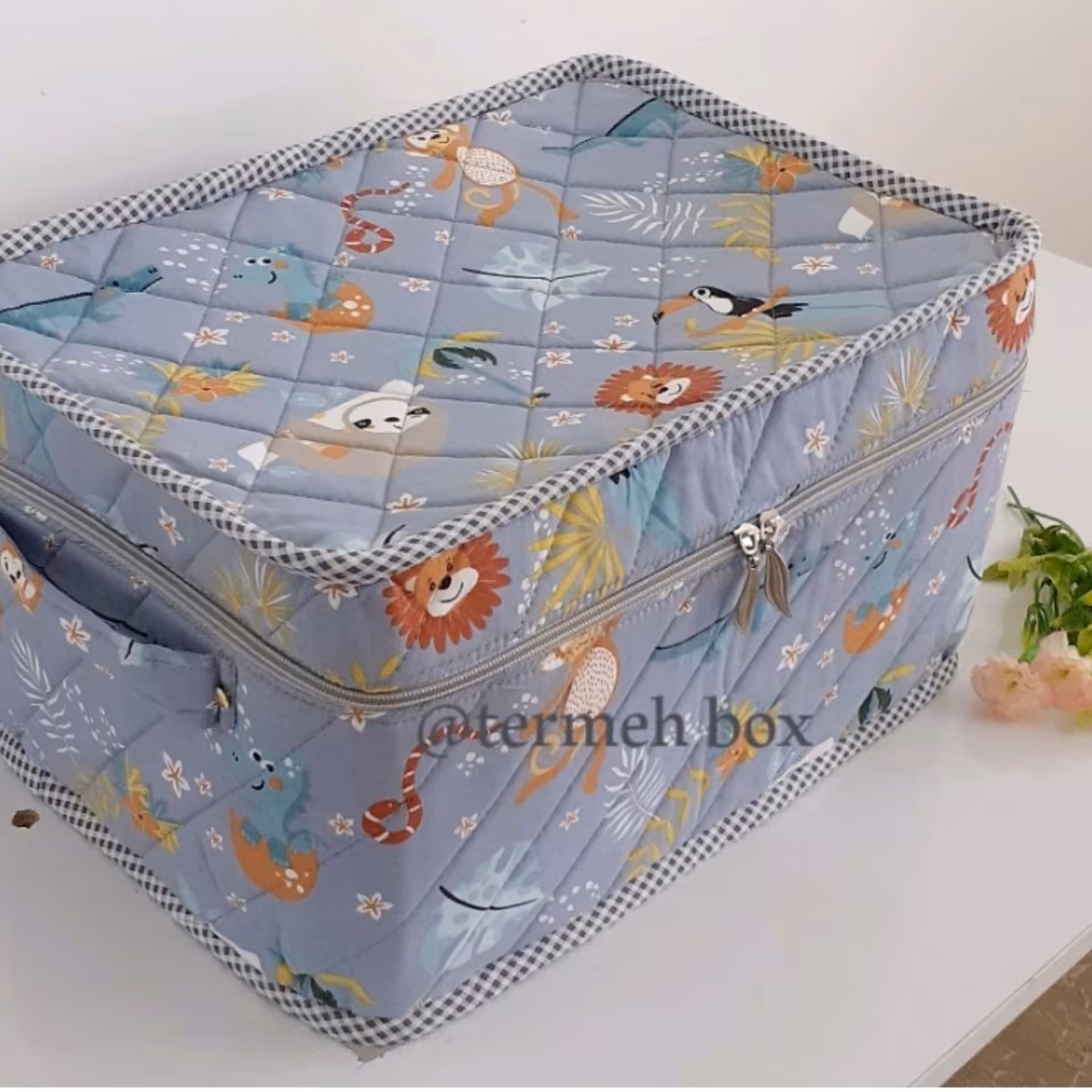 باکس لباس و اسباب بازی