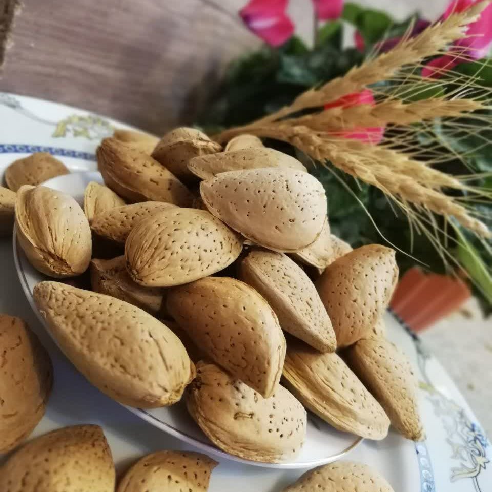 بادام سنگی سایز درشت ویژه،برداشت شهریور،ارسال رایگان 1000گرمی