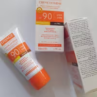 ضدآفتاب 90  URIAGE spf