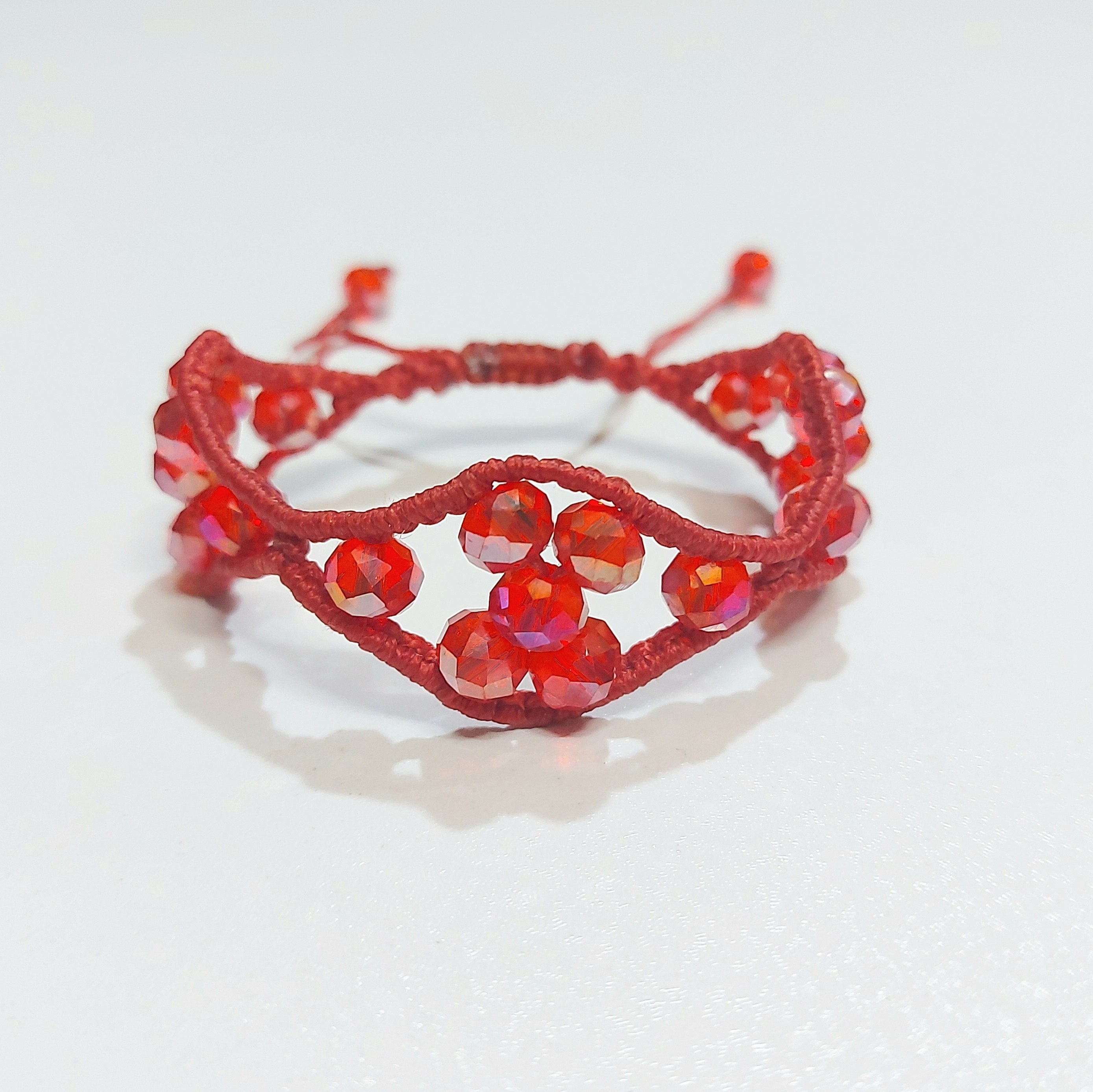 دستبند یلدایی دانه اناری میکرو مکرومه بافی