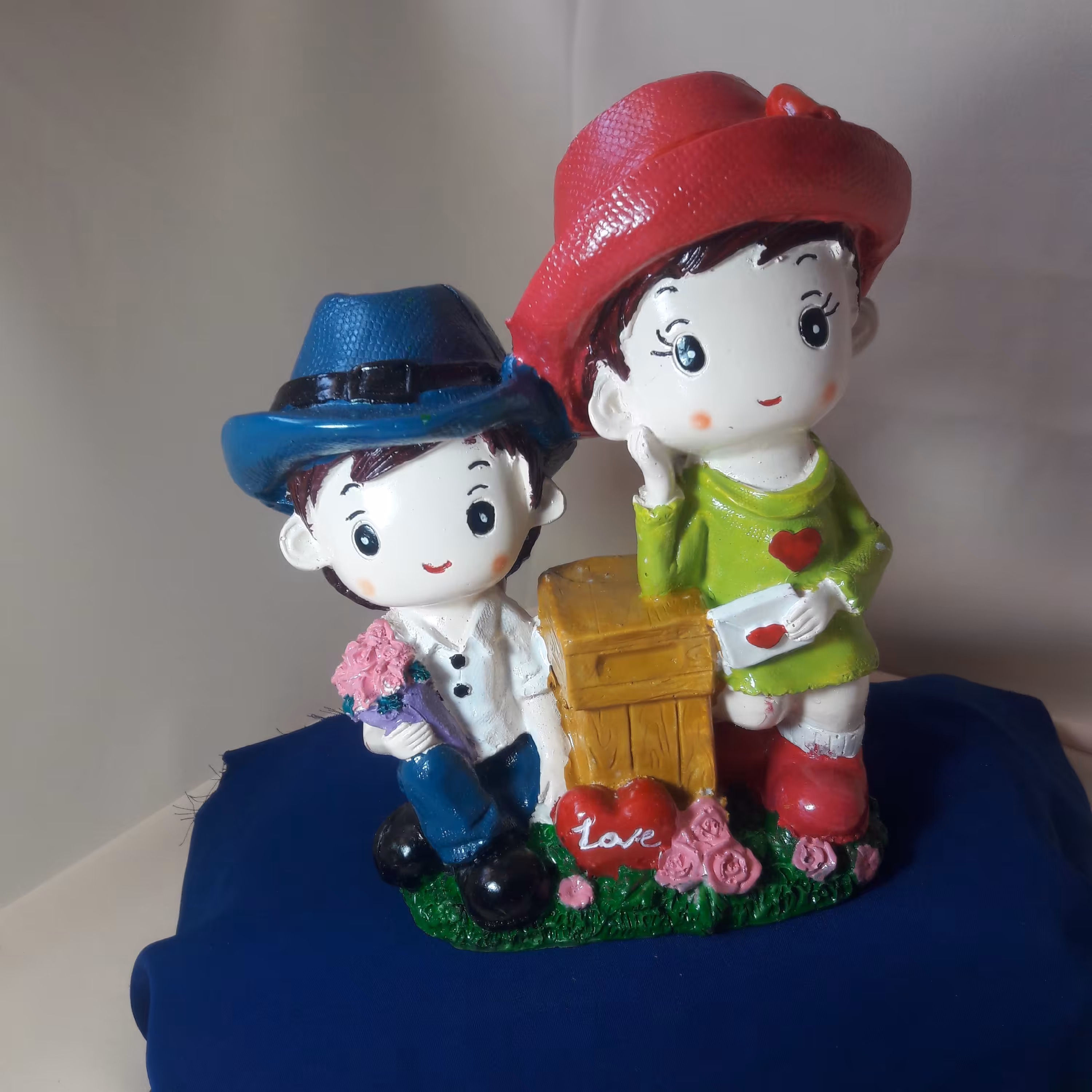 مجسمه تزئینی دختر و پسر عاشق بسیار زیبا