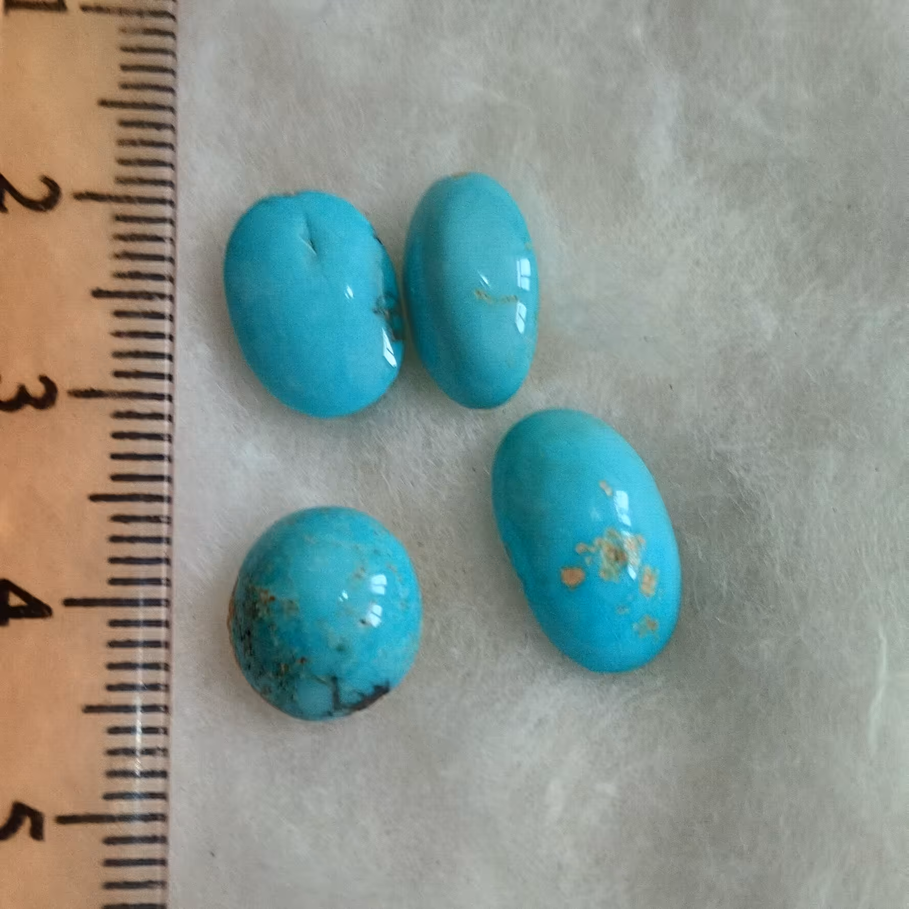 پک 4 عددی فیروزه عجمی نیشابور  ، سایز 11 تا 14 میلیمتر ،کاملا طبیعی و درجه1