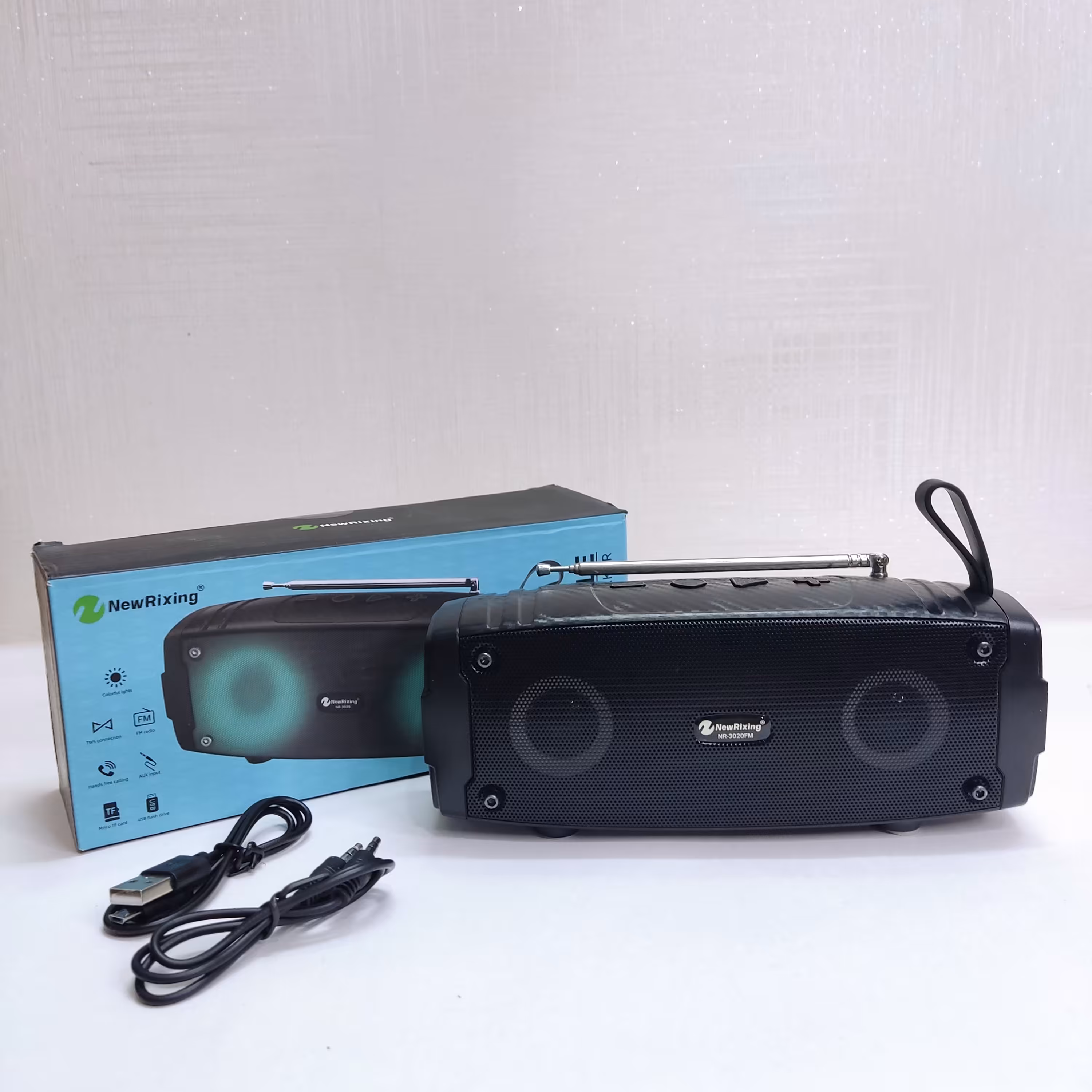 اسپیکر بلوتوثی قابل حمل نیوریکسینگ مدل NR-3020FML
دوباند مشکی رنگ 