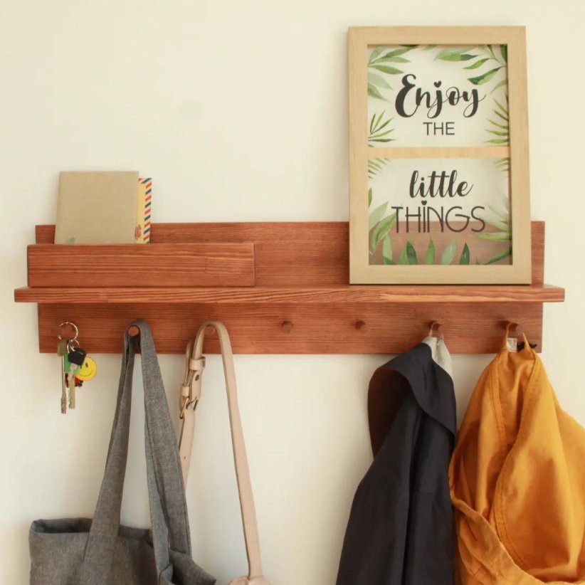 آویز شلفی اینکه هم آویز داره برای وسایلاتون وهم مدل شلف هست کلی چیزای دکوری مثل گلدون تابلو وچیزای مختلف دیگه بزارین 