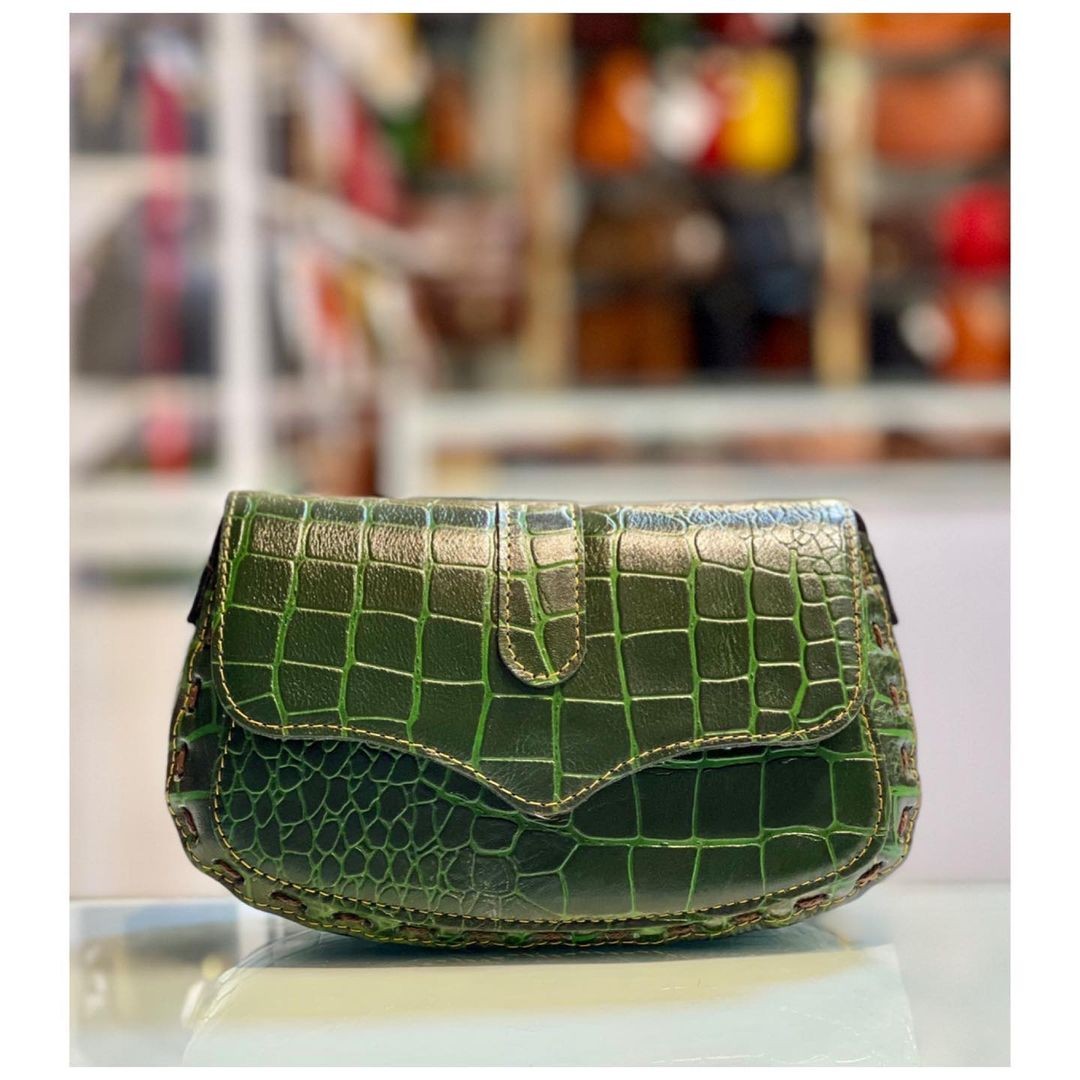 کیف دوشی چرم طبیعی در رنگ بندی عالی کد 330ارسال رایگان قبل از ثبت حتما موجودی بگیرید