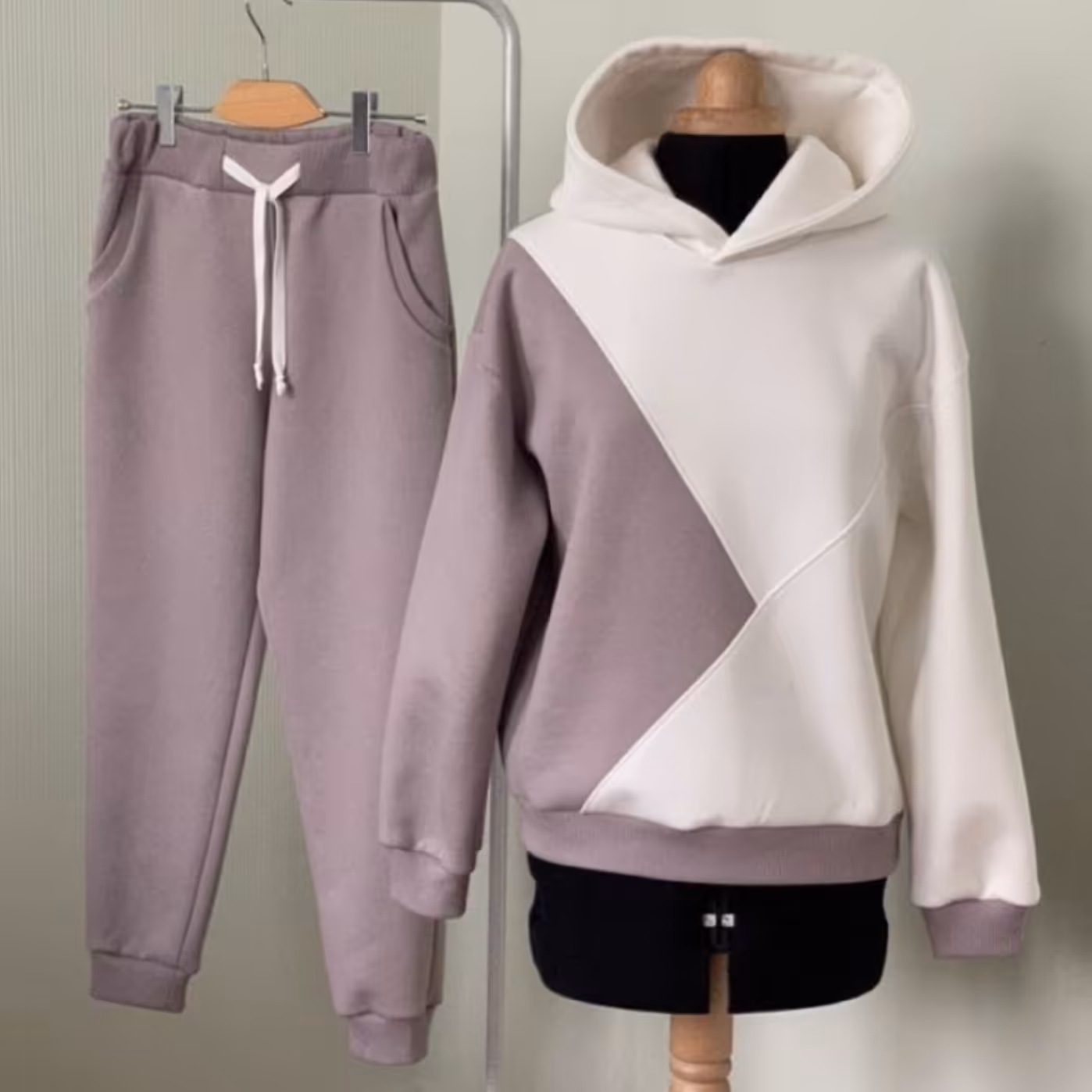 ست هودی و شلوار  کد 809 موجود در تمامی سایز بندی ها