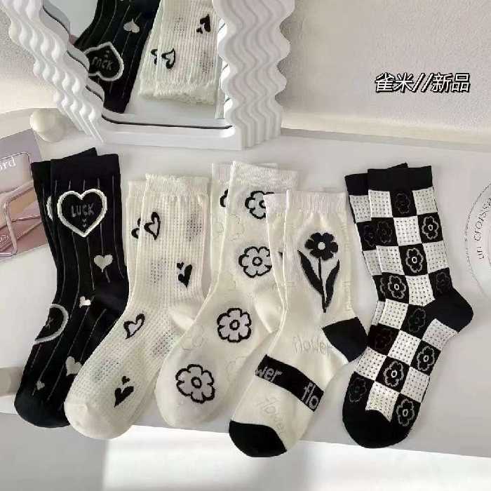 جوراب ساقدار توری سوزنی سفید مشکی-سری 10تایی(ازهرطرح 2عدد)