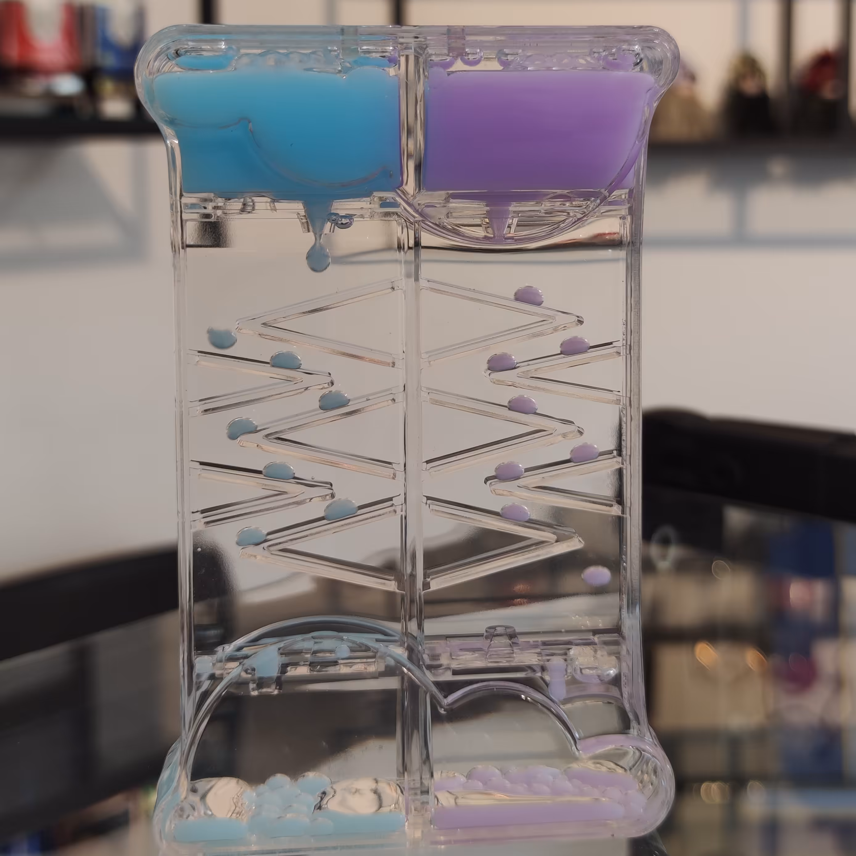 ساعت شنی ژله ای.فوق العاده زیبا و آرامش بخش.میتونه یه هدیه ی جذاب باشه