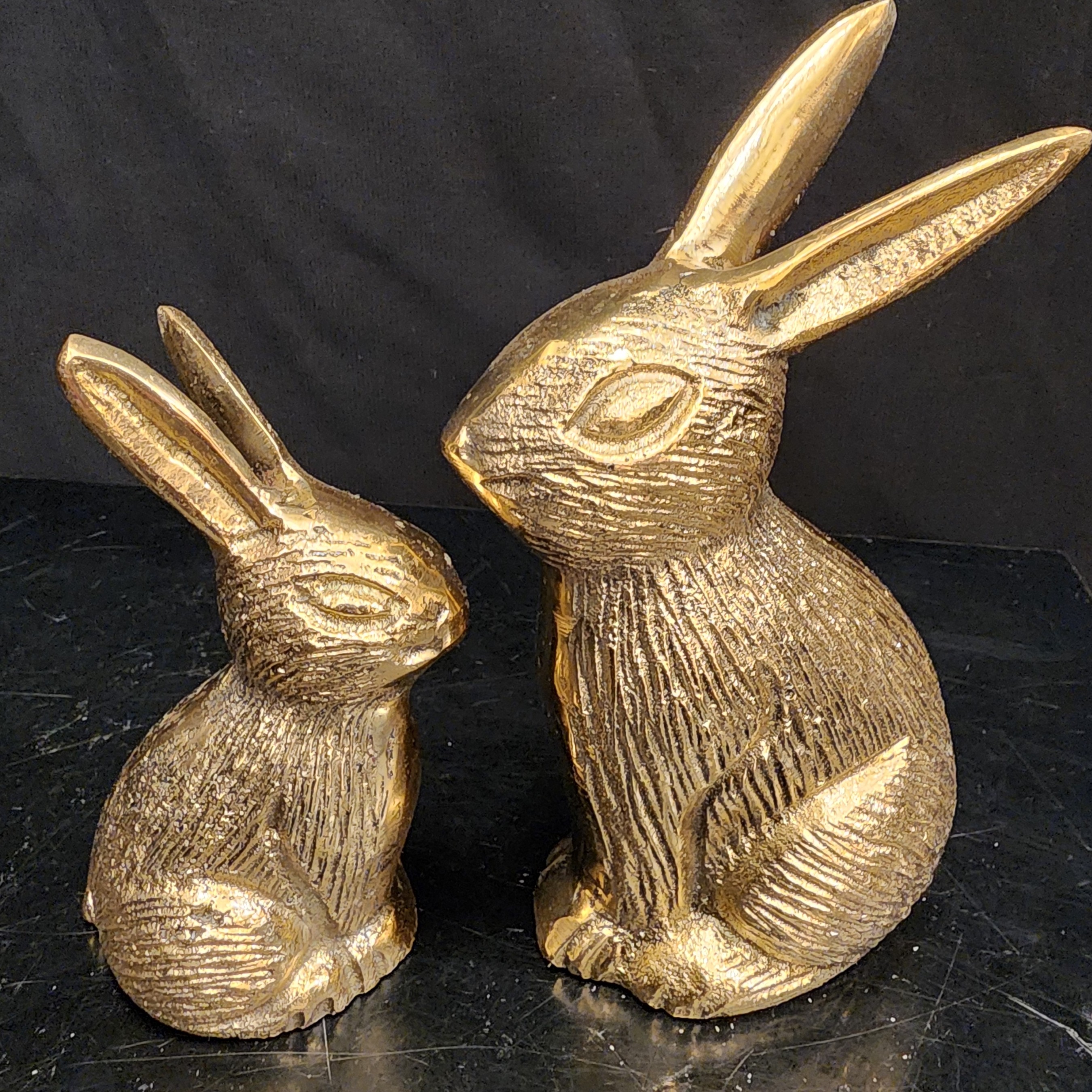 مجسمه برنزی خرگوش جفتی