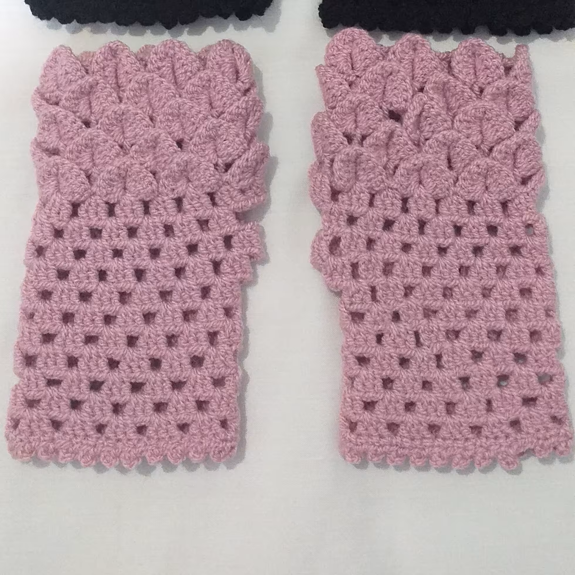 دستکش کروکودیلی یا پولکی