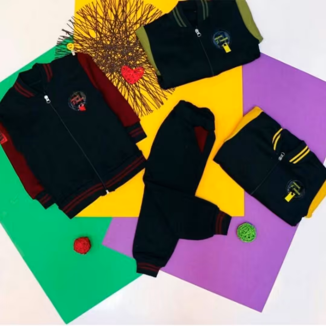 ست  سو شرت  و  شلوار  پسرانه  ،  لطفا قبل از سفارش موجو دی بگیرید  ، داخل  کرک  ، ضخیم  و  با کیفیت  